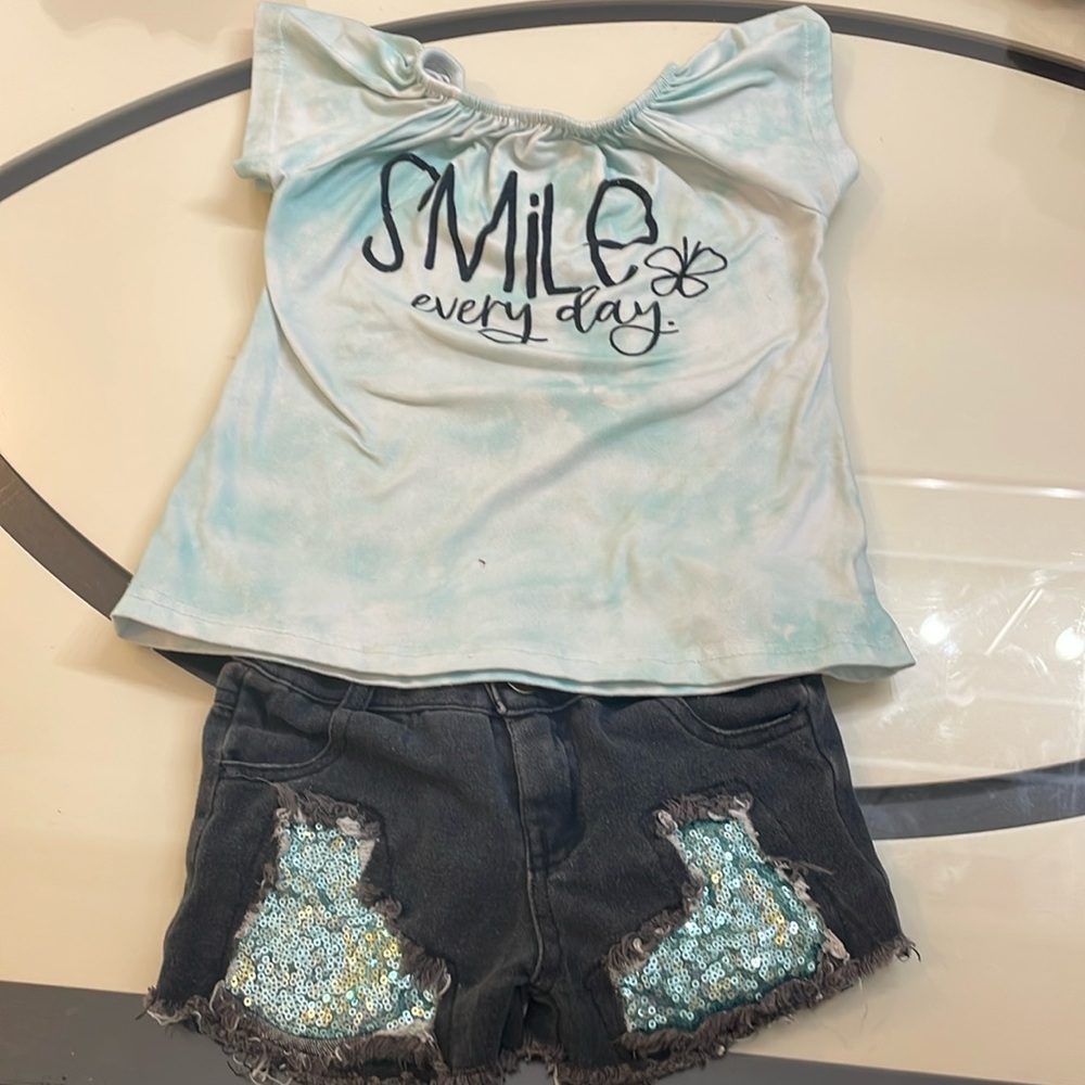 Girls summer set. Size 5/6. Gently used. Boutique find.